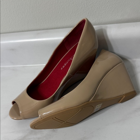 CL by Laundry Beige Peep Toe Wedges - Picture 1 of 4